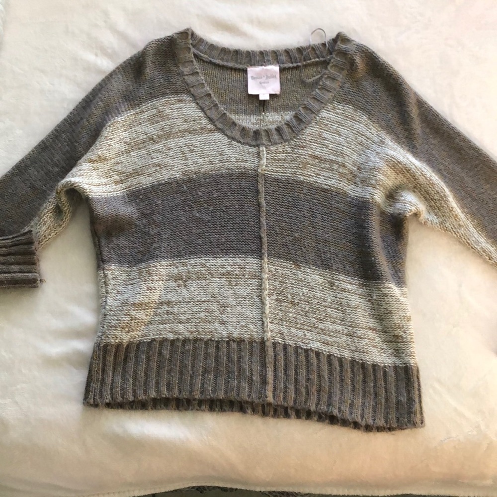 Women’s knit top